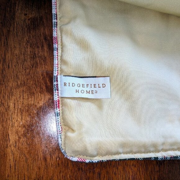 Holiday Table Runner w Poinsettias - Picture 4 of 7